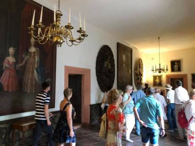 Die gut erhaltenen und restaurierten R�ume beeindruckten.