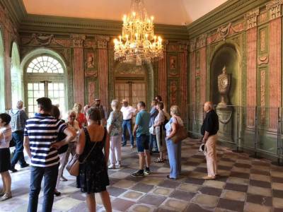 Die riesige Orangerie wurde f�r die �berwinterung tropischer Pflanzen ben�tigt.