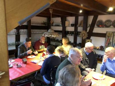 Speisen und Getr�nke fanden besten Zuspruch und alle wollten im n�chsten Jahr wieder kommen.