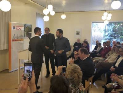 Max Panhans bedankte sich bei den ausgeschiedenen Vorstandsmitgliedern Klaus Bathe und Jan Opper.