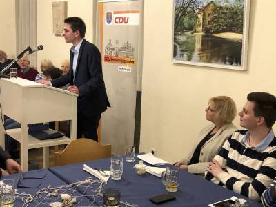 Nachdem der Hunger gestillt war, folgte der politische Teil durch den Vorsitzenden Max Panhans. Seine Rede finden Sie im Leitartikel zum Heringsessen.