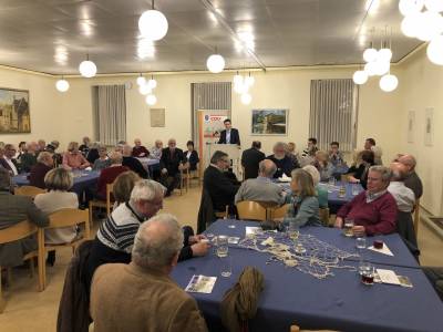 Das Haus Hufnagel war bis auf den letzten Platz gef��llt, als Max Panhans um 19 Uhr die G�ste begr��te.