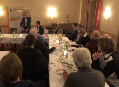 Schetter zeigte an zahlreichen Beispielen, wo es im Bereich Wirtschaftspolitik hakt: