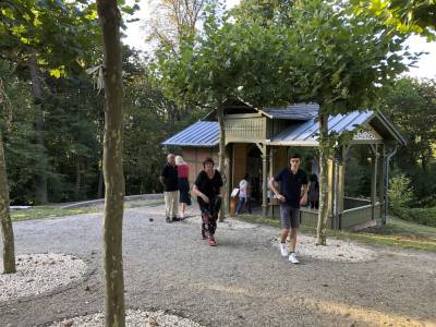 Nach der �bernahme durch die Stiftung wurde neben dem Russenhaus, das jetzt ein Museum beherbergt, auch das Badeh�uschen restauriert.