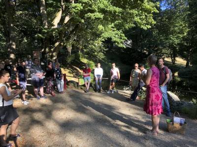 Frau Sch�fer f�hrte mit einem hoch interessanten Vortrag �ber die Entstehungsgechichte zum Schloss.