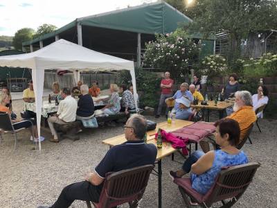 Die zahlreichen Besucher genossen anschlie�end den Abend bei Grillwurst, k�hlen Getr�nken und guter Unterhaltung