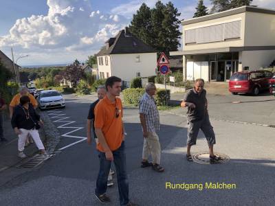 Am Mo. 17.8. f�hrte unser Rundgang in Malchen unter Leitung des Vorsitzenden Max Panhans zuerst die Frankensteiner Str. hoch.