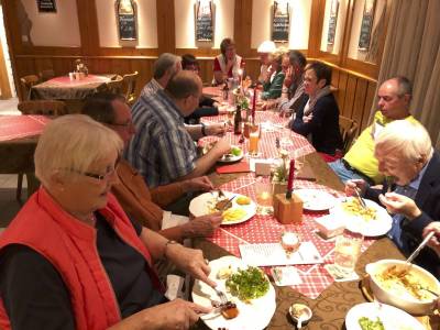 Gutes Essen und interessante Gespr�che machten den Abend kurzweilig.