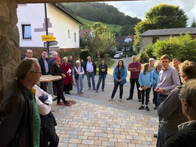 Neben interessanten Erl�uterungen zur Historie und der Funktionsweise konnte nat�rlich auch frisch Gebackenes aus dem Holzofen verkostet werden. 