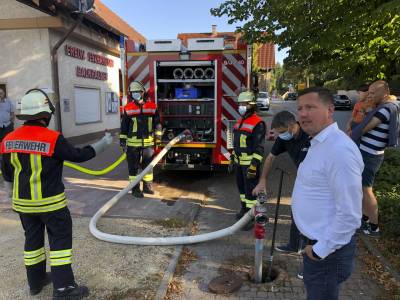 B�rgermeister Kreissl konnte sich von dem sehr guten Trainingsstand der Jugendfeuerwehr �berzeugen.