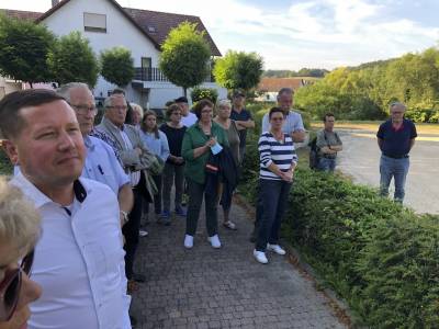 Zahlreiche interessierte B�rger konnten sich von dem gro�en Engagement und K�nnen der Jugendfeuerwehr bei einer �bung unter Leitung von Jugendwartin Katja Wenner und Wehrf�hrer Norbert Rosch �berzeugen.