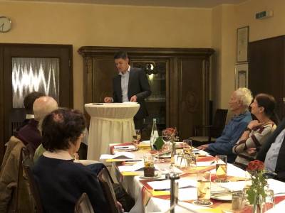 Nach den Berichten des Vorstands und der Kassenp�fer wurde der bisherige Vorstand einstimmig entlastet.