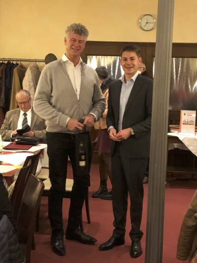 Zu Beginn wurden langj�hrige Mitglieder geehrt: Burkhard Bonsells f�r 25 Jahre.