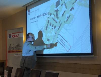 Auch am Schuldorf Bergstra�e steigen die Sch�lerzahlen und die Renovierungen im Bestand erforden eine Interimsl�sung au�erhalb.