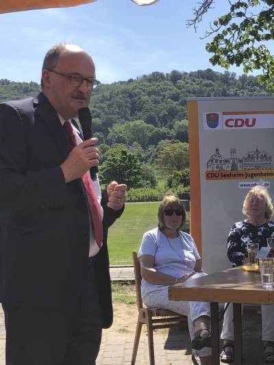 Die Themen wie u.a. Folgen von Corona, Ukrainekrieg, z�gerliches Handeln des Kanzlers boten reichlich Diskussionsstoff.