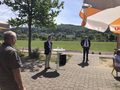 Max Panhans freute sich, zur ersten gr��eren Veranstaltung nach der Coronapause zahlreiche Besucher am Christian-Stock-Stadion begr��en zu k�nnen.