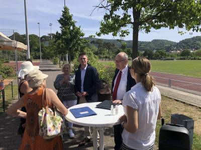 Auch die Landtagsabgeordnete Birgit Heitland aus Zwingenberg (Mi. hinten) war gekommen.