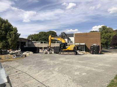 Mit Stand vom 27.7. ist das Mittelteil abgetragen.